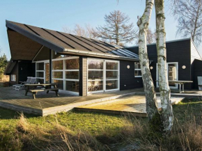 Contemporary Holiday Home in Glesborg with Terrace in Bønnerup Strand